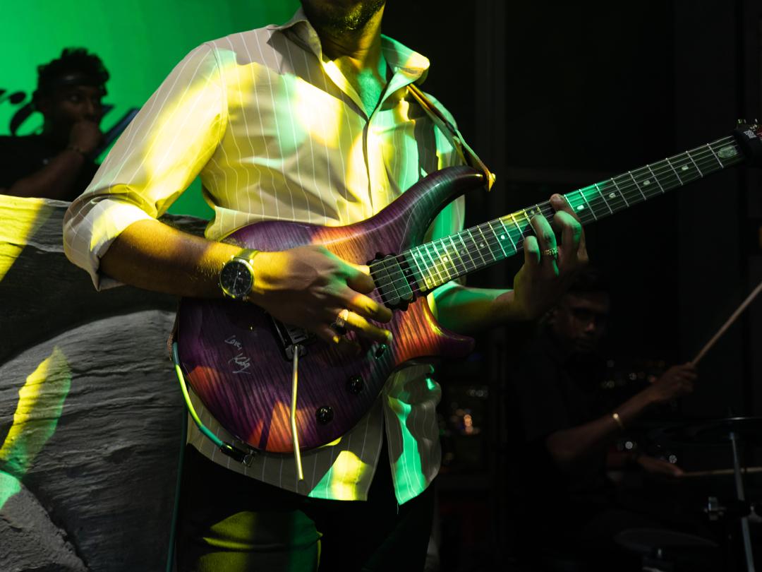 Live guitarist
